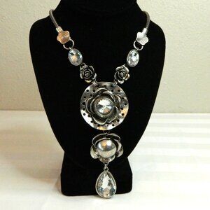 Chunky Floral 3-Tier Silver Pendant Necklace